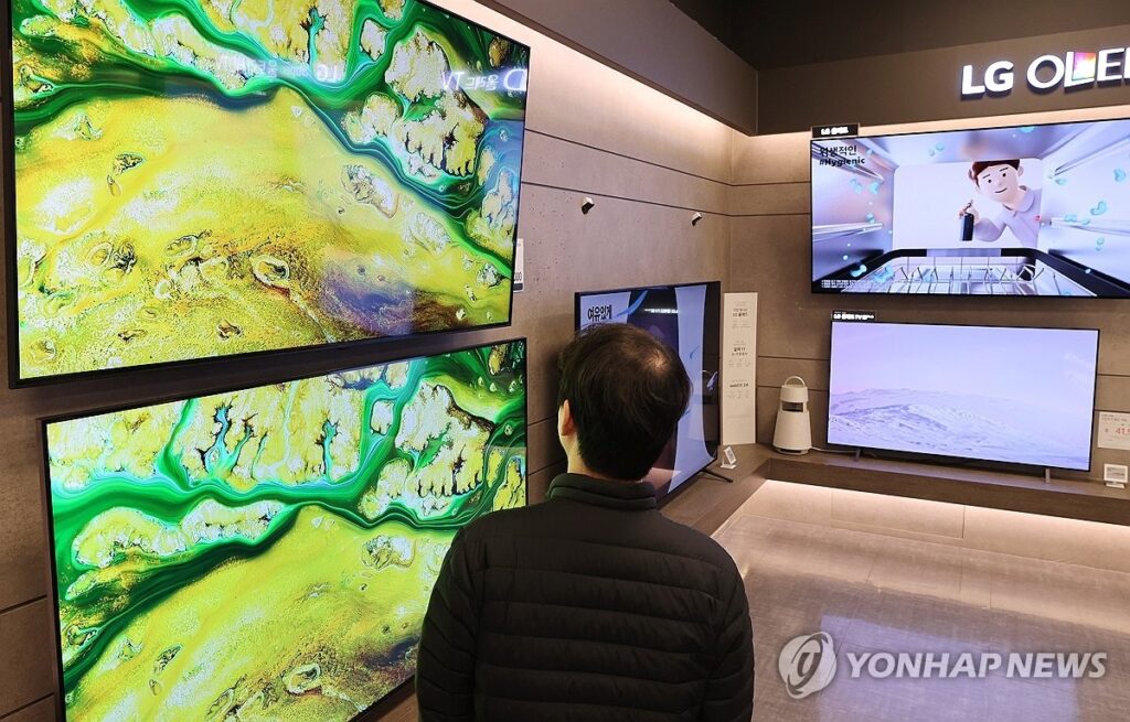 "中 저리 비켜"… 칼 갈고 나타난 삼성·LG, '19년 왕좌'가 뒤집힌다 7 삼성