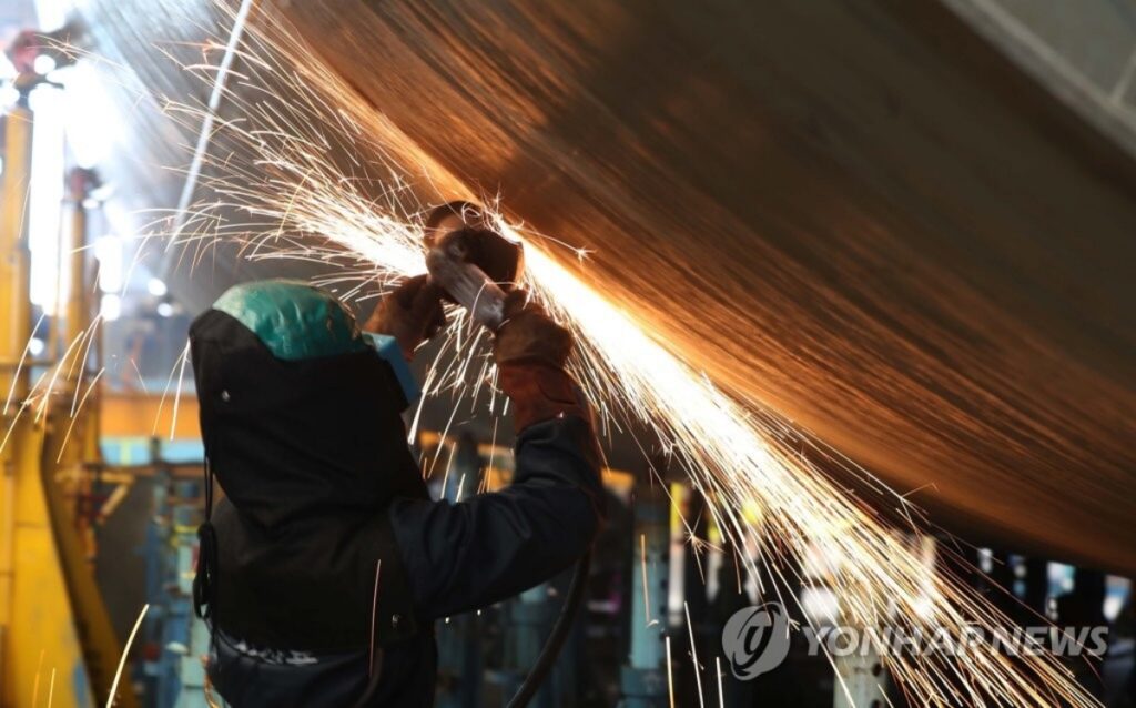 "악재가 오히려 기회 됐다"… 글로벌 위기 속 '세계 1위' 대역전극, 한국만 '활짝' 6 한국