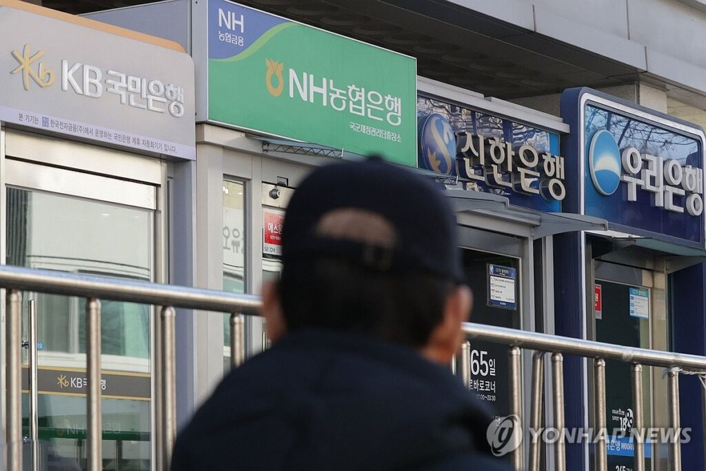 "믿었던 은행에서 전부 잃었습니다"… 고령층 노리는 교묘한 '함정' 2 고령층