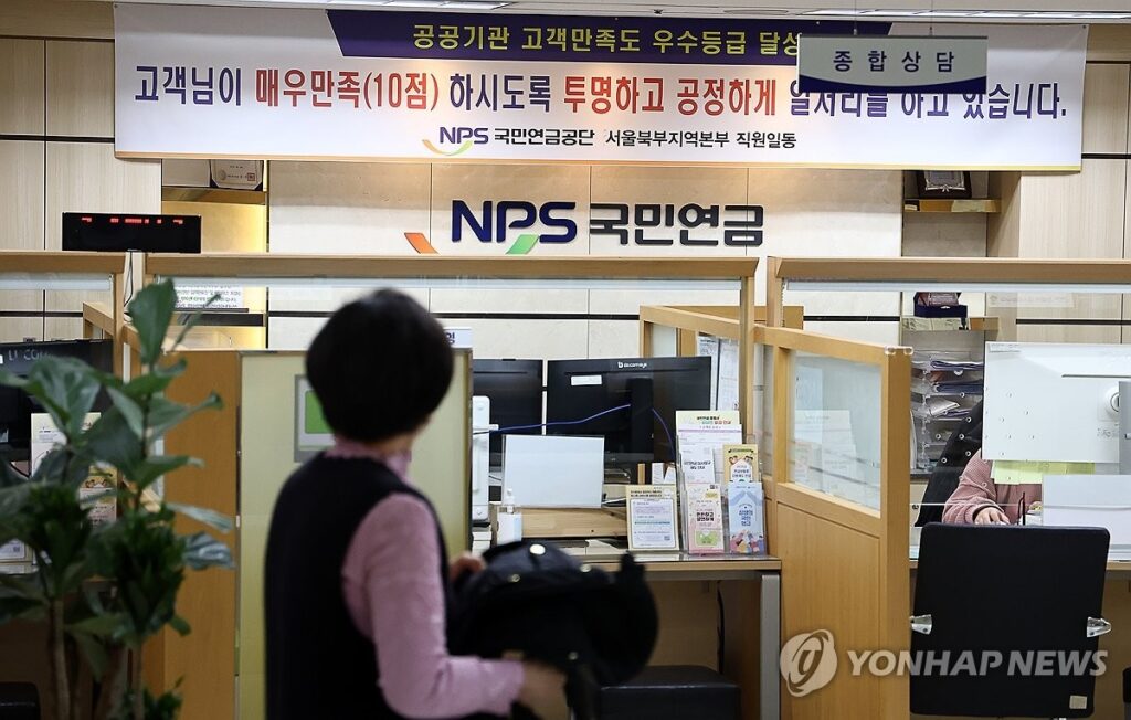 평생 따박따박 냈는데 "오히려 9만 원씩 빼앗긴다"… 탈탈 털린 고령층 70만 명 '분통' 5 고령층