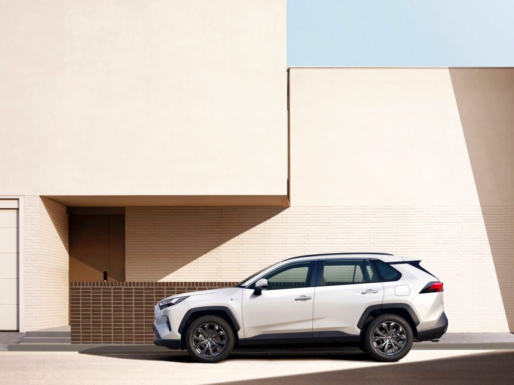 "이렇게 변할 줄이야" ... 7년 만에 '확' 달라진 SUV, 오프로드 감성 디자인에 '깜짝' 2 SUV