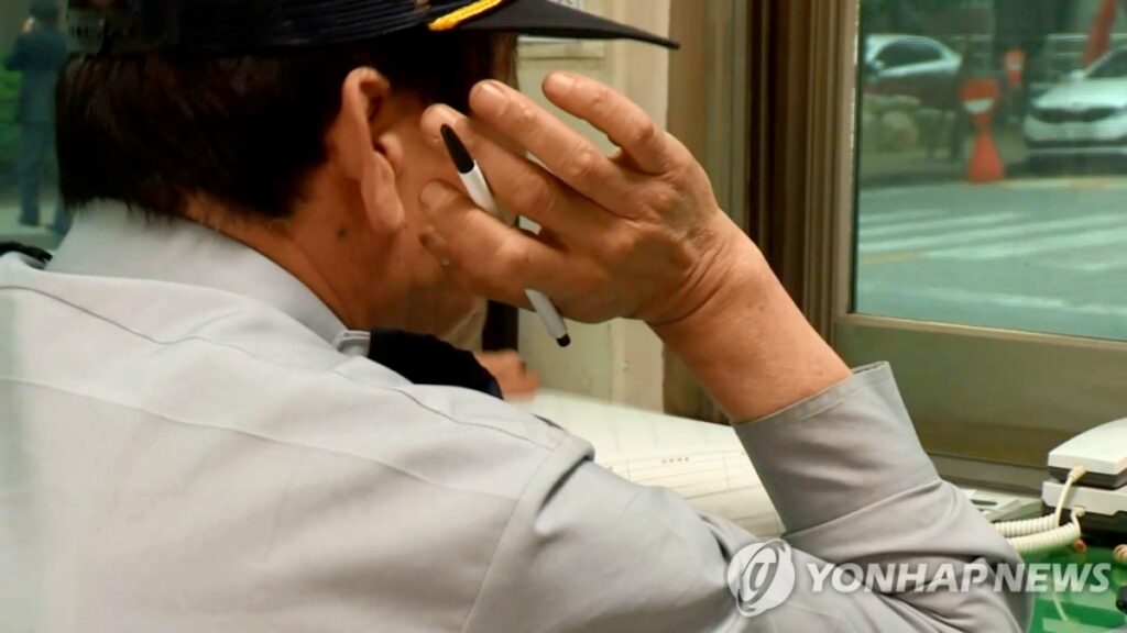 "못 들어가요" 한마디에 이성 잃었다 … 무려 10시간 동안 입구 막은 남성, 결국? 5 입구