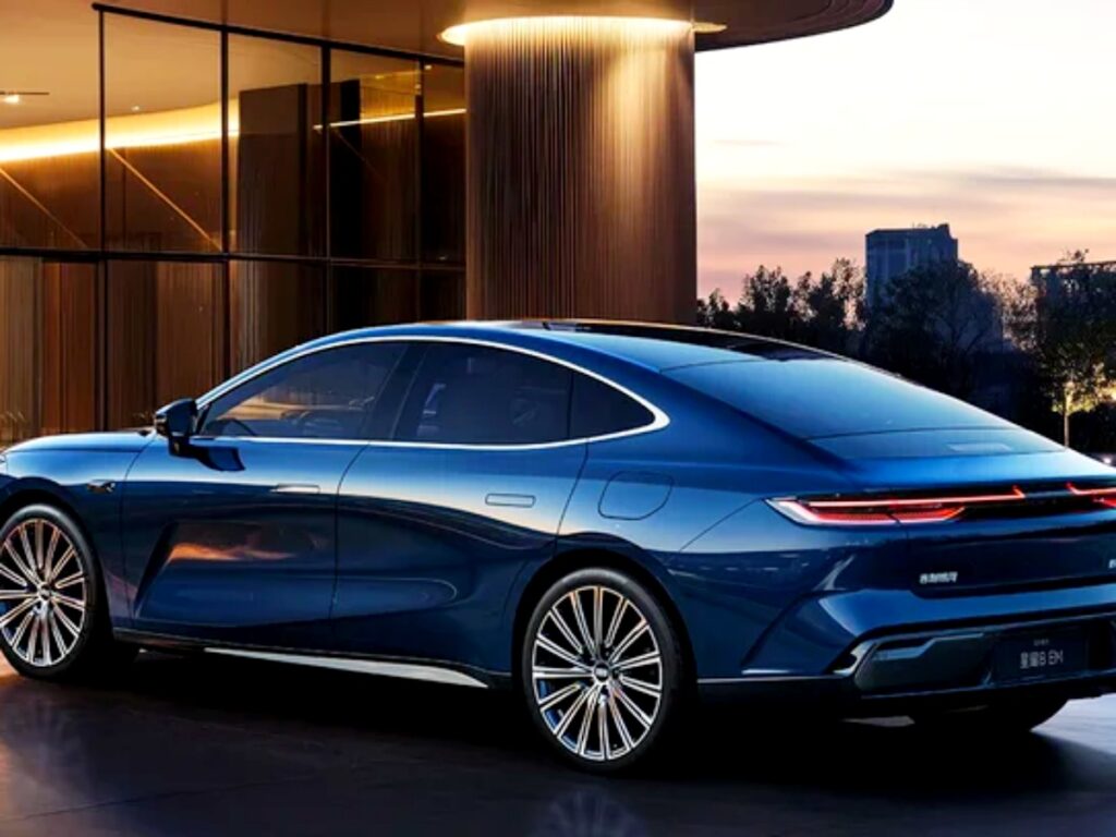 "국산차 이제 어쩌죠?" ... 벤츠급 차량인데 가격은 절반, 시장 교란 예고한 車의 '정체' 2 국산차