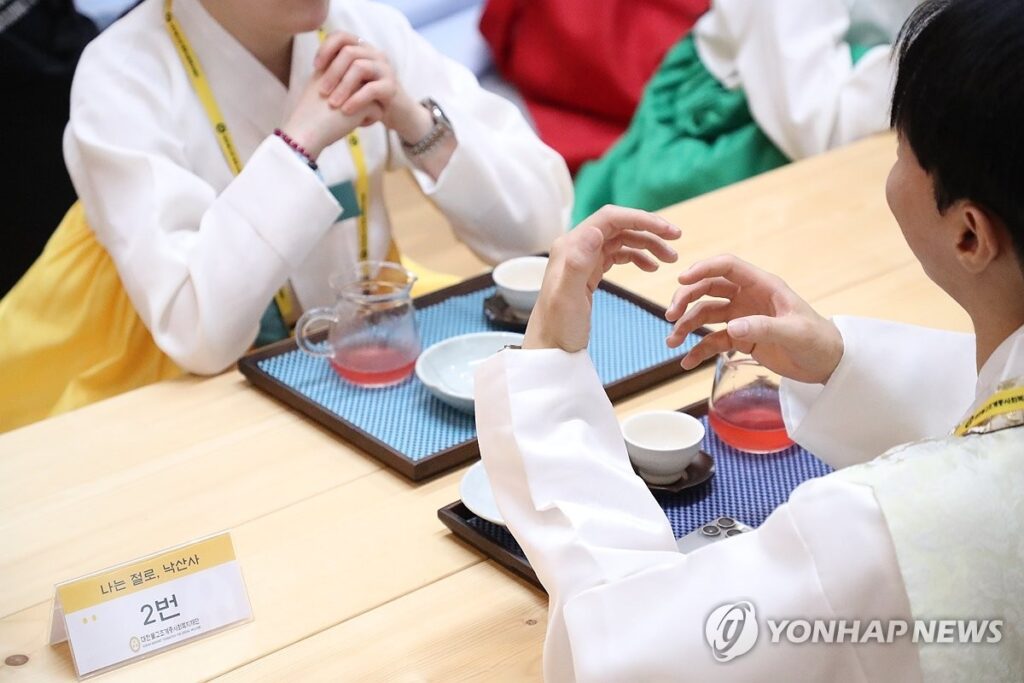 "한국이 세계에서 가장 위험"… 무서운 경고, 결국 '스님'들까지 팔 걷었다 4 한국