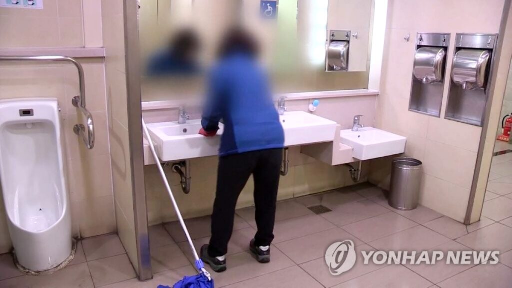"월 200도 못 받는데" ... '5명 중 1명'이 처한 현실, 더 심각해진 '이유' 5 월 200