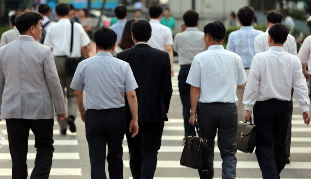 "30년 동안 어떻게 살라고"… 954만 명 우르르 몰리자 5060 '초비상' 4 5060