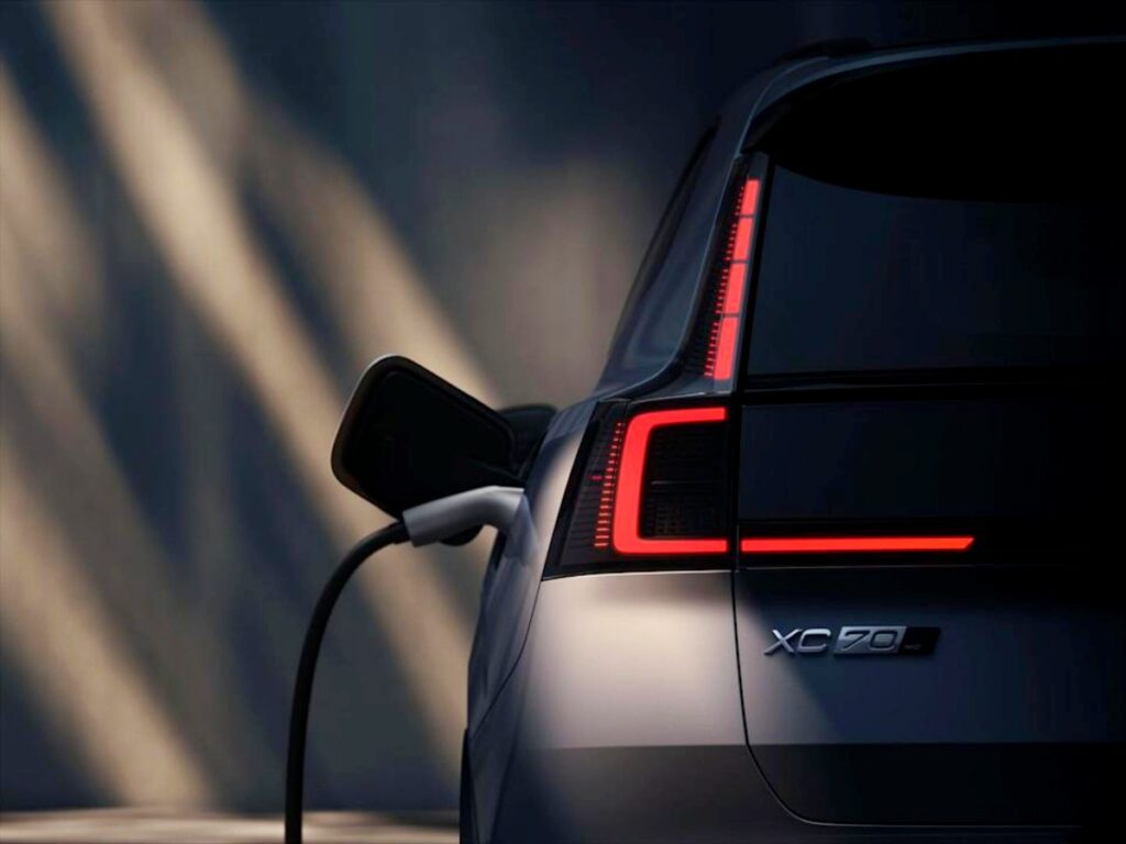 "싼타페·쏘렌토 긴장해라" ... 단종됐다 말 나오던 車, 화려하게 부활한 패밀리 SUV 4 싼타페