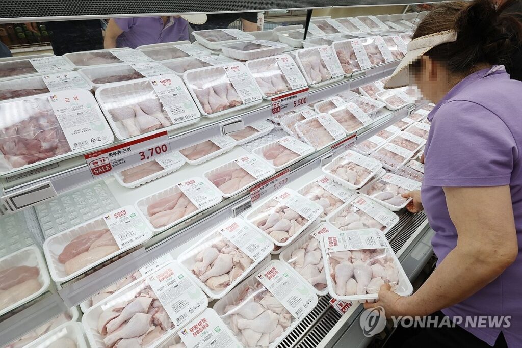 온 국민 소울 푸드인데 "못 먹을지도 모른다고?"... 사상 초유의 사태에 '비상' 3 닭고기
