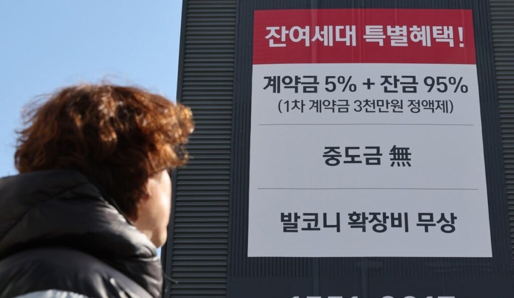 하루 한 곳씩 무너지는데 "진짜 지옥은 7월부터"... 섬뜩한 예고에 아빠들 '참담' 3 건설