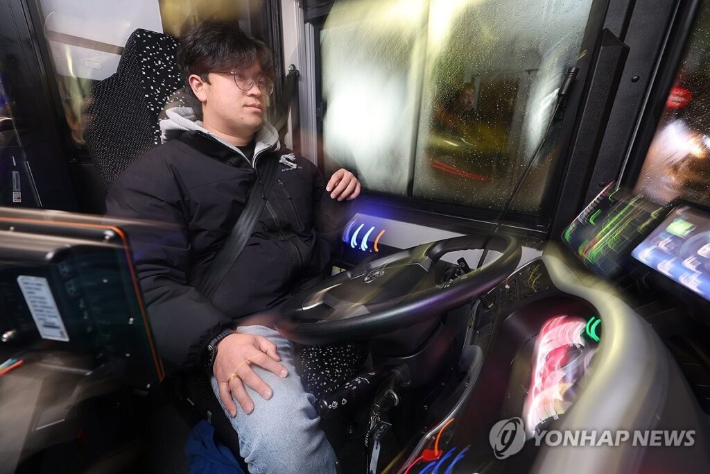 "버스 기사가 사라진다고요?"... 26억 쏟아붓자 도로에서 놀라운 풍경 펼쳐졌다 2 버스
