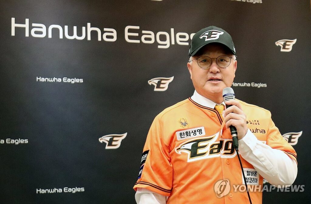 33년 만에 벌어진 일에 "이럴 수가 있나" .. 꼴찌팀 변신에 티켓팅 전쟁까지 '후끈' 3 한화