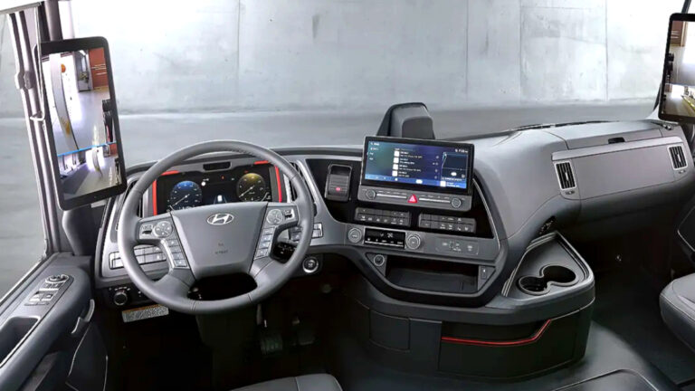 HYUNDAI The new XCIENT