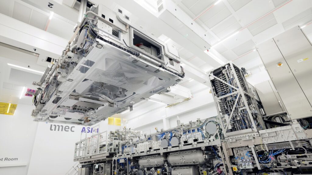 일본도 해냈는데 "한국은 뒷걸음질"... 잘나가던 삼성·SK '올스톱', 무너지는 반도체 강국 7 반도체