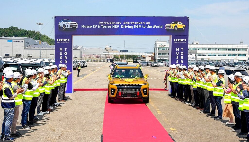 "무쏘 성공신화 이어간다" ... 해외 혁신 기술 품은 토종 SUV에 '침 꼴깍' 3 SUV