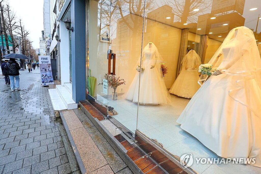 "차라리 지방으로 가자" … 3천만 원대가 1천만 원대로, 천지차이에 예비부부들 '한숨' 4 지방