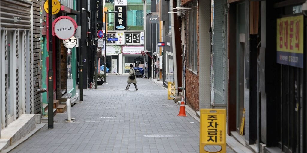 날마다 410억씩 늘어나더니 "빚더미에 깔려 죽겠어요"... 새로운 정부가 내놓은 '파격 결단' 3 자영업자