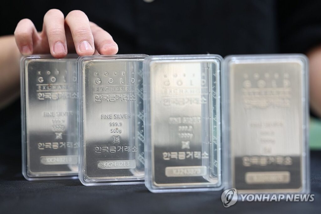 "현금 부자들 쓸어담는다더니"... 13년 만에 '초호황기' 맞이한 '이것', 순식간에 완판 신화 3 은