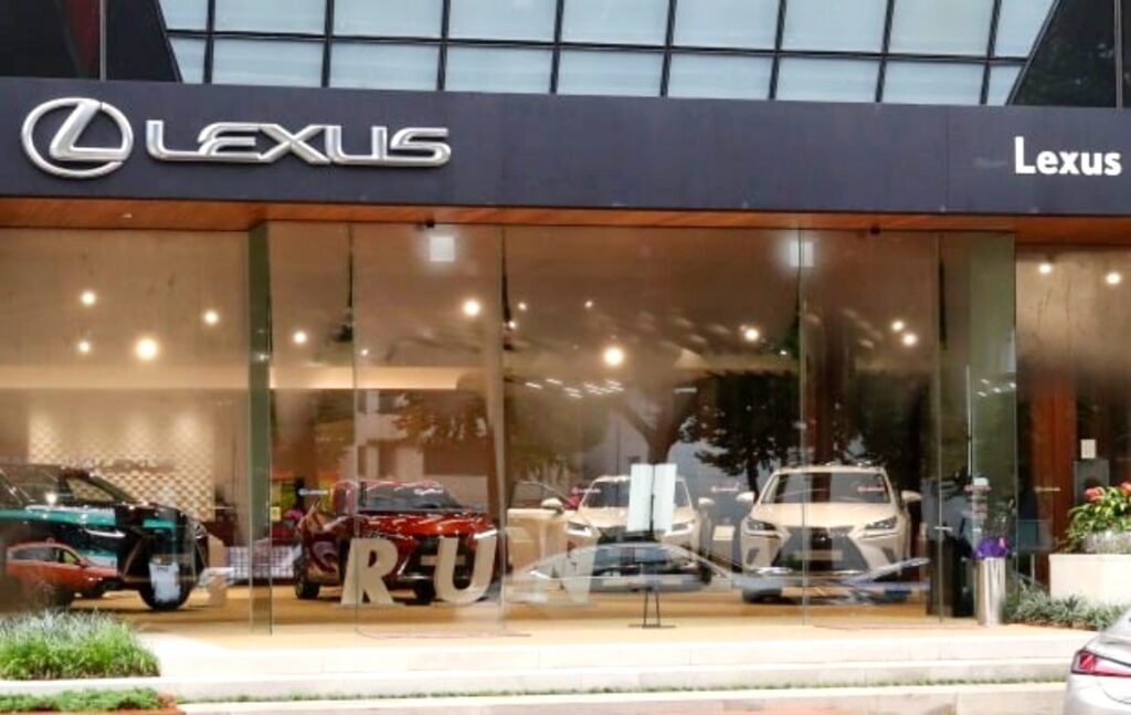 전성기 만끽하다 "느닷없이 작별 인사" ... 8년 만에 사라지는 대표 쿠페 4 쿠페