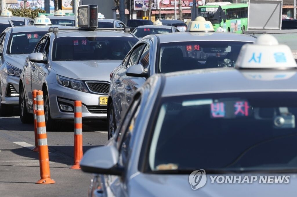 "부모님께 꼭 알려드리세요" ... 택시 예약 호출 전화, 앱 없이 '이 번호' 한 통으로 끝 2 택시 예약