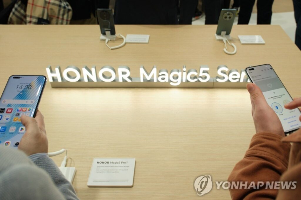 중국 스마트폰 아너 매직 V5, 스펙 과장 논란 "자국민들도 손절?".. 갤럭시 Z폴드7보다 더 두껍다 3 중국