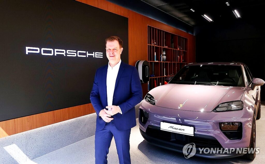 "벤츠·BMW 보다 역시 한수 위", "이렇게 '확' 변한다니" ... 내년 한국 상륙에 '들썩' 2 벤츠