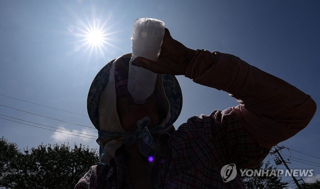 "살다살다 이렇게 더운 여름은 처음"… 역대급 살인 폭염에 정부도 '350억' 총동원 3 폭염