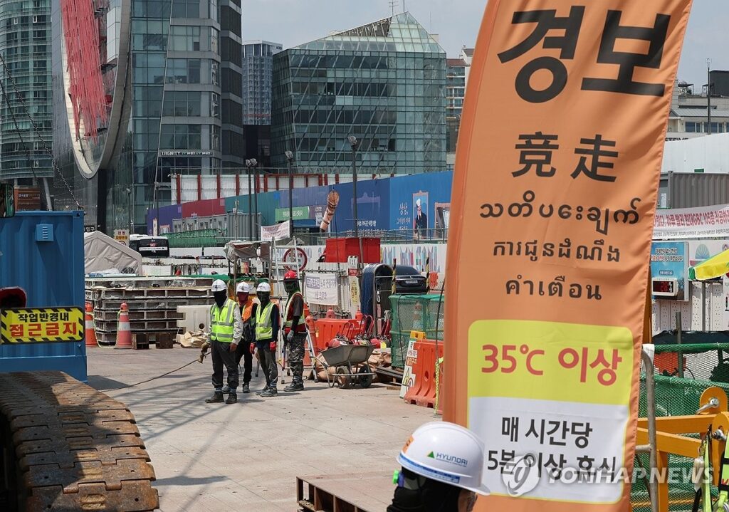 "살다살다 이렇게 더운 여름은 처음"… 역대급 살인 폭염에 정부도 '350억' 총동원 4 폭염