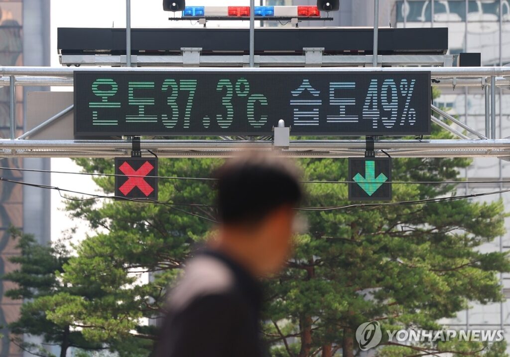 "매달 고지서 보기가 무서워요"… 땀 뻘뻘 무더위, 전기요금 '싹둑' 누진제 완화·에너지바우처 2 전기요금