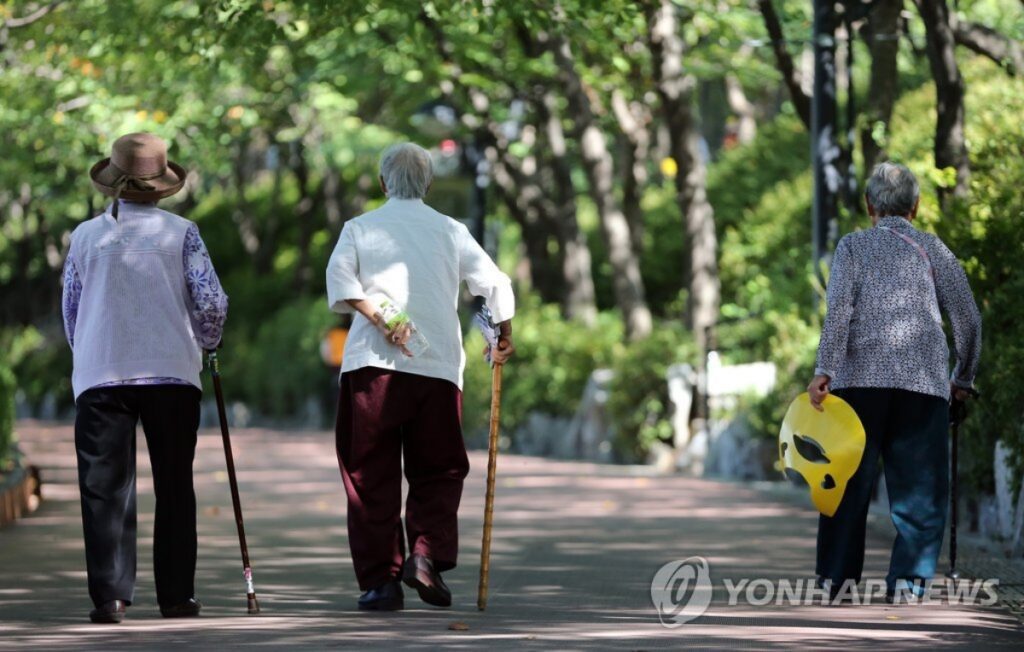 입에 겨우 풀칠하는데 "그것마저 반토막"… '2430억' 빼앗긴 13만 고령층, 드디어 '대반전' 3 고령층