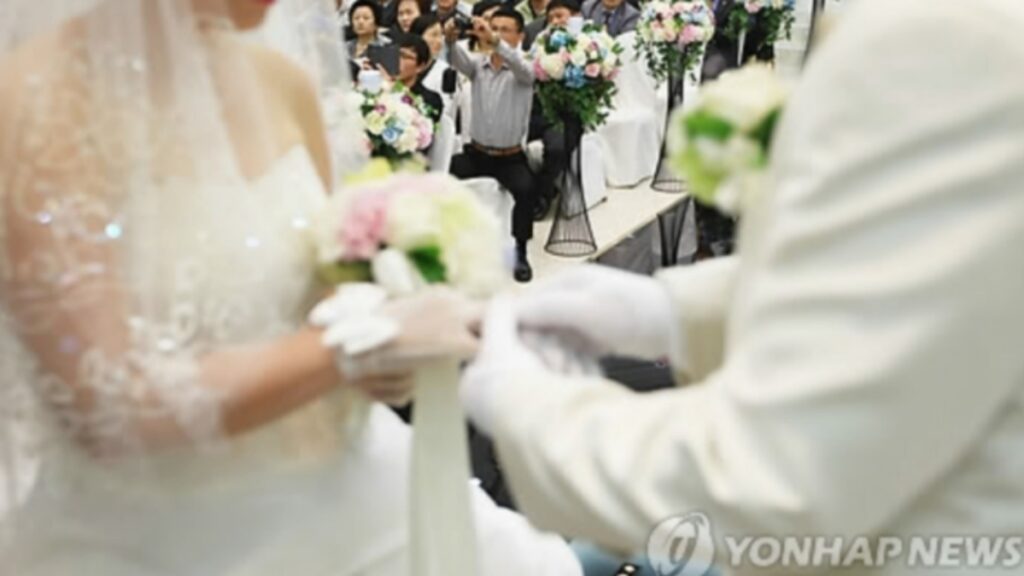 "세 번 결혼했지만 함께 살지 않는다" … 결혼은 필수도 실패도 아닌 시대, 우리 사회 도달한 지점 4 결혼