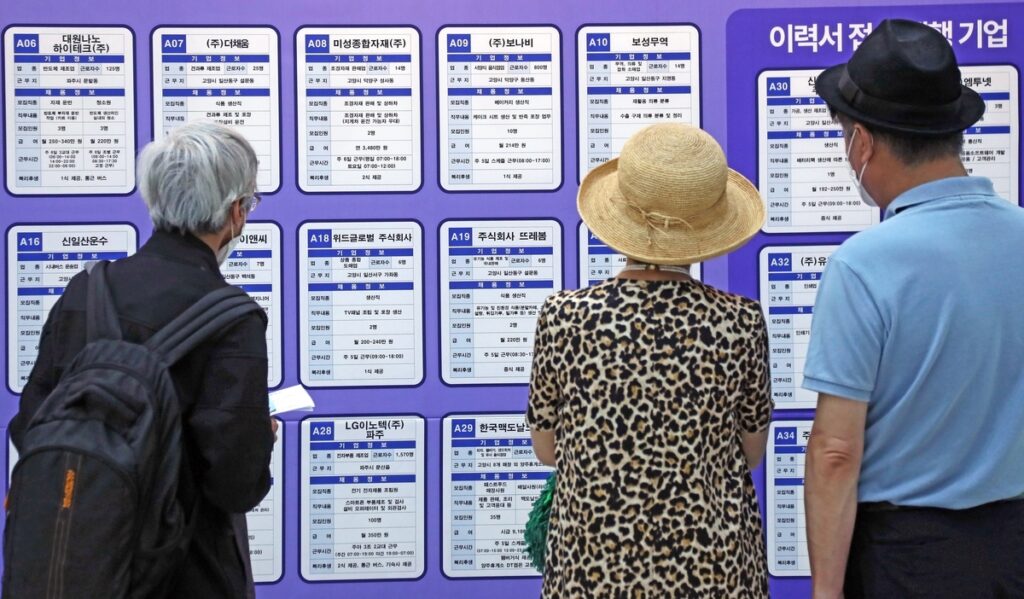 기대했던 노후 "이렇게 끔찍할 줄이야"… 70대 어르신 한마디에 4050 '공포', 한국만 겪는 오싹한 결말 3 노후