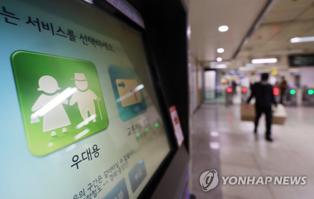 "어르신들 때문에 7228억 홀라당"… 더 이상 못 버틴다는 '이 제도', 갈 곳 없는 고령층 4억 명 '어쩌나' 2 고령층