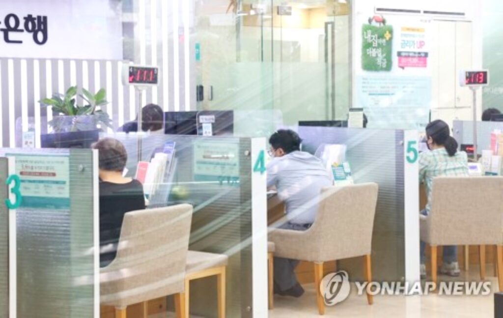 매번 돈 깨졌는데 "이젠 걱정 없어요" ... 새로운 '금융 혜택' 등장하자 고령층 ‘활짝’ 3 금융