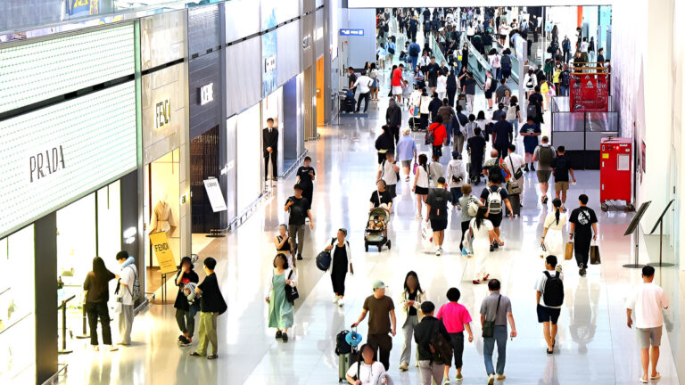 Chinese tourists without a visa