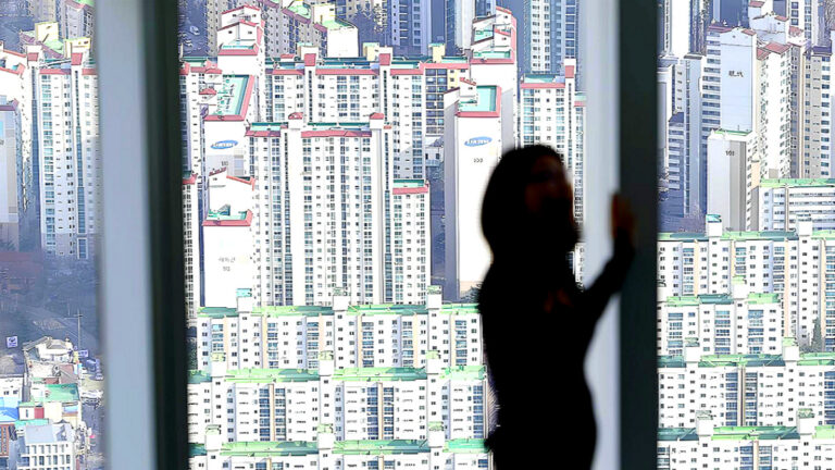 Seoul's Private Reconstruction