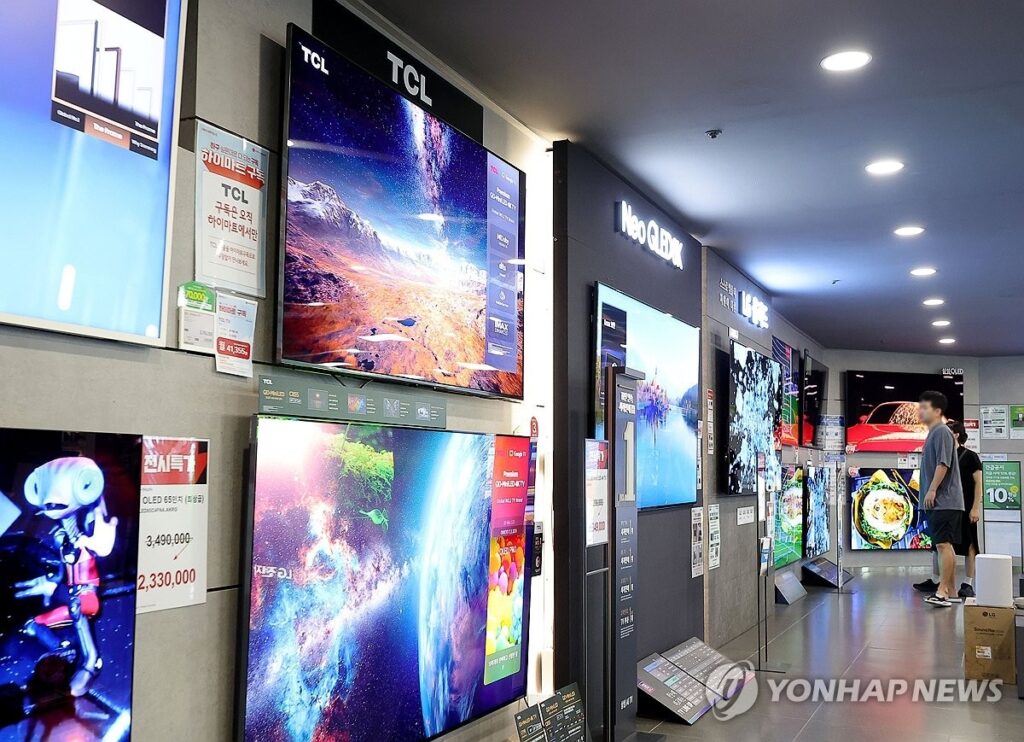 "더 이상 안 팝니다" 中 한마디에… 삼성·LG 독주 '급브레이크', 글로벌 왕좌 무너진다 2 삼성