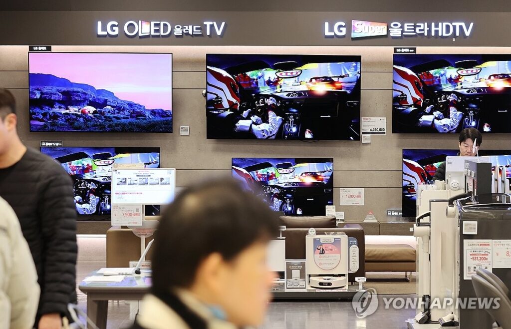 "더 이상 안 팝니다" 中 한마디에… 삼성·LG 독주 '급브레이크', 글로벌 왕좌 무너진다 3 삼성