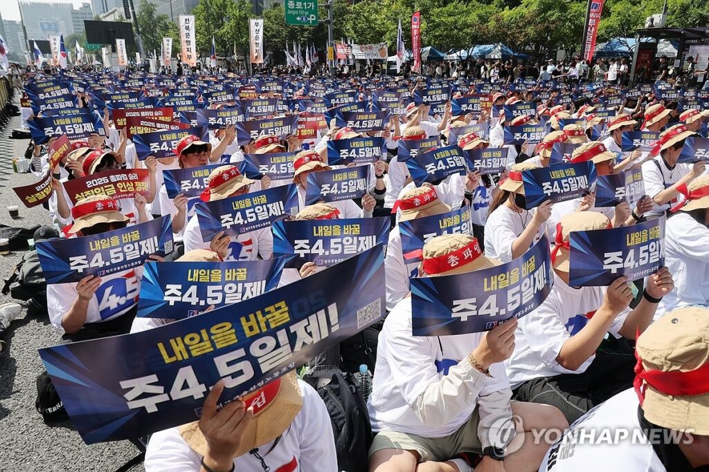 연봉 1억 넘어도 "아직 부족해"… 퇴근 빨라지는데 월급까지 '쑥', 야근 시달리는 직장인들 '열받네' 2 직장인