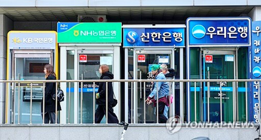 "내 통장에 이런 돈이?" … 까맣게 잊힌 '2조 5천억' 앞에서 고령층 '피눈물' 3 고령층