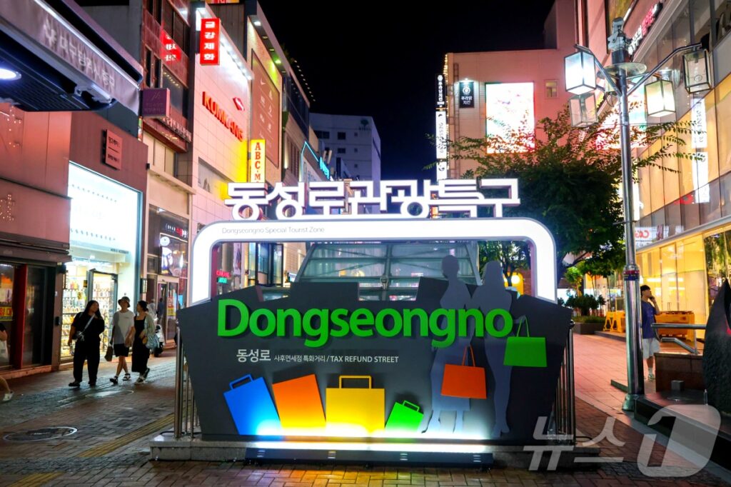 "중국인 여러분, 두 팔 벌려 환영합니다" … 제주도·부산 제치고 '이곳'으로, 황홀한 천국에 '우르르' 3 중국인