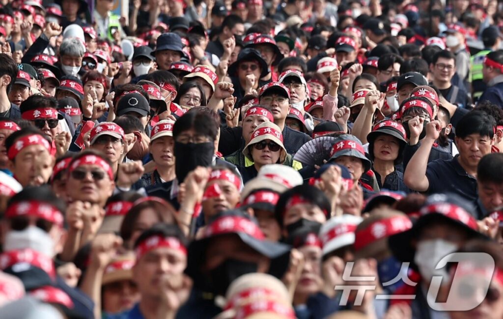 1.2억 버는데도 "금요일은 포기 못해요"… 역대급 변화 맞이한 은행가, 고객들만 '어이 상실' 5 은행