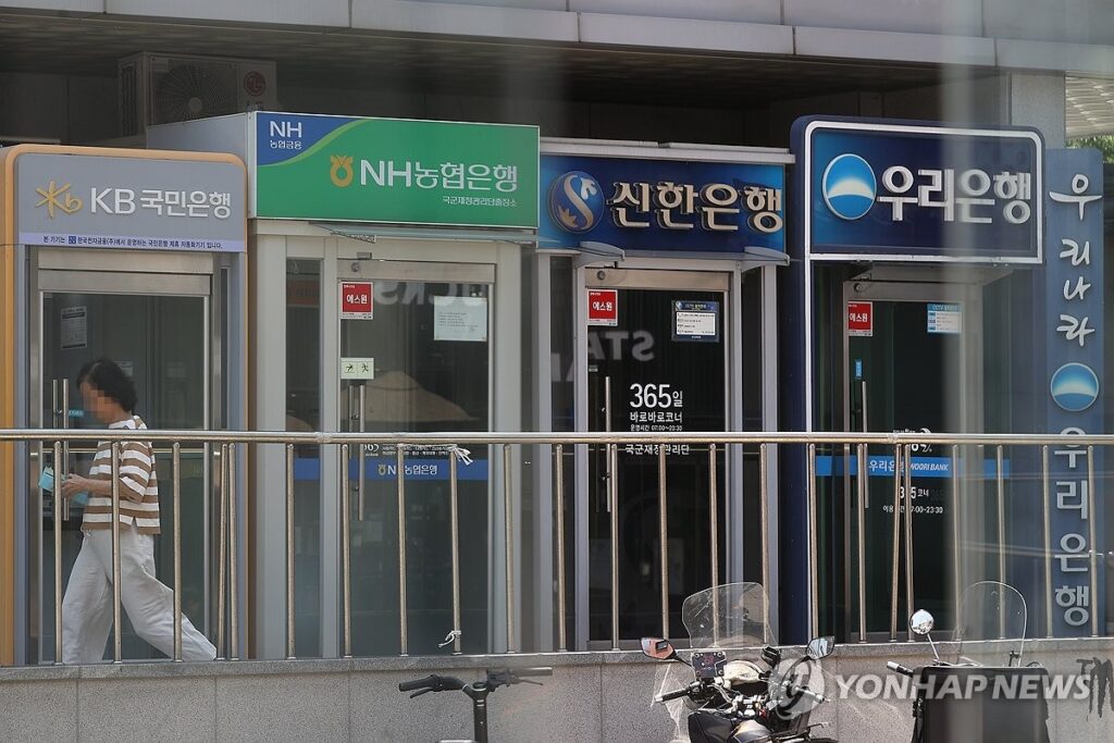 "나만 왜 이렇게 힘든가 했더니"… '337조' 어마어마한 비밀 들통나자 서민들만 '피눈물' 3 대출