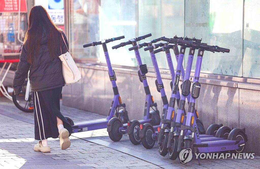 세금 100억 '펑펑' 쓰고도 "길거리가 위험천만 지뢰밭" … 골칫덩어리 된 '이것'에 시민들 '한숨만' 4 세금