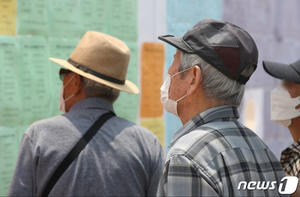 "월 30만 원이면 충분해요"… 작은 소득이 시니어들에게 가져온 '놀라운 변화' 2 시니어