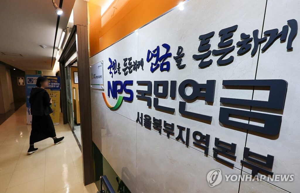 65세 정년 연장? "3년 동안 굶으면 가능"… IMF의 '잔인한 요구'에 평생 일한 5060 '절규' 2 정년