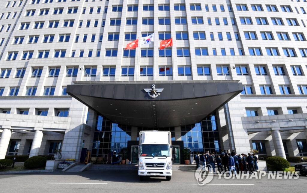 비상계엄 후폭풍 "결국 이렇게 터졌다" … 8년 만에 일어난 이례적인 풍경에 군 내부 '들썩' 3 군