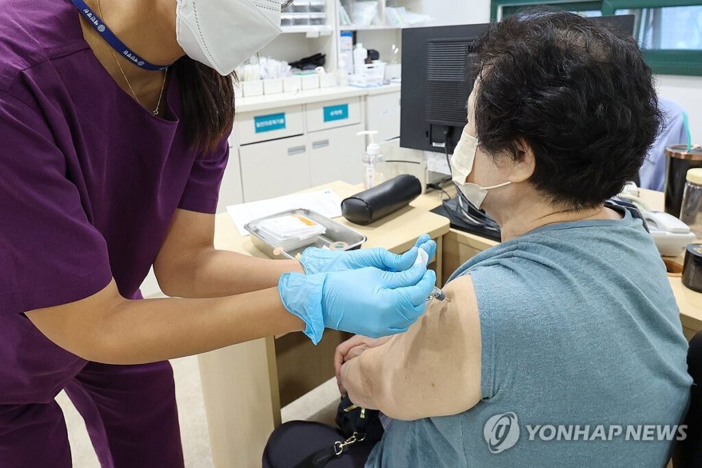 감기 걸렸을 뿐인데 "응급실 실려갔어요"… 어르신들 정말 위험한 상황, 10만에 '대참사' 닥쳤다 7 감기