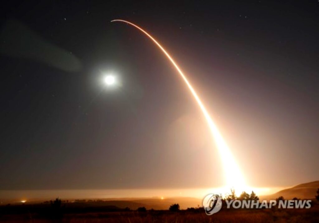 "트럼프 말 한마디 후, 불과 닷새 만에"... 6760km 날아간 'ICBM'에 전 세계 '들썩', 도대체 무슨 일? 4 트럼프