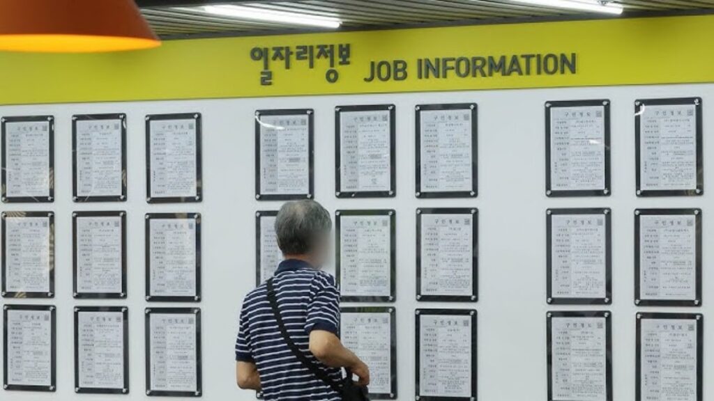 "월 10만 원인데 인생이 바뀌었어요"… 1000만 시니어들 '우르르' 몰리는 이유 4 시니어