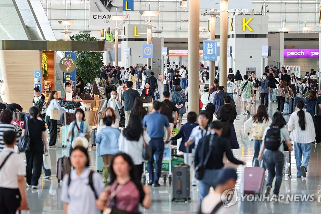 "우리가 피땀 흘려 낸 돈인데 중국인들이 '싸그리'"... 탈탈 털어가고도 '1조' 더 내놓으라니 2 중국인